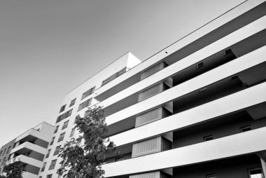 Modern, lüks apartman. Siyah ve beyaz.