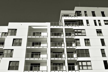 Modern, lüks apartman. Siyah ve beyaz.