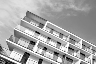 Modern, lüks apartman. Siyah ve beyaz.