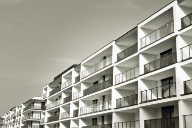 Modern, lüks apartman. Siyah ve beyaz.