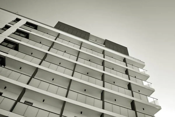 Modern,luxury apartment building. Black and white. — Stock Photo, Image