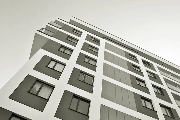 Modern,luxury apartment building. Black and white. — Stock Photo, Image