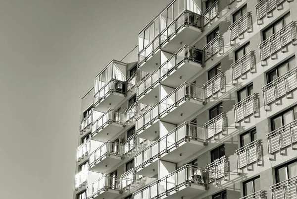 Modern,luxury apartment building. Black and white. — Stock Photo, Image