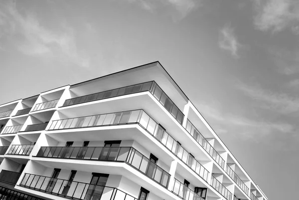 Modern,luxury apartment building. Black and white. — Stock Photo, Image