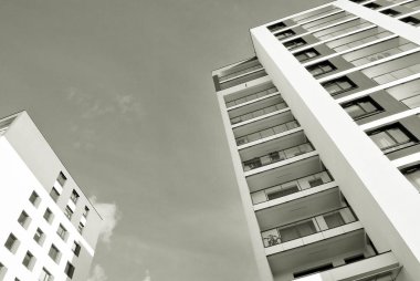 Modern, lüks apartman. Siyah ve beyaz.