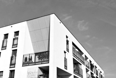 Modern apartman binası. siyah ve beyaz.