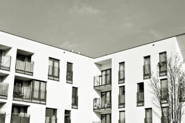 Modern apartman binası. siyah ve beyaz.