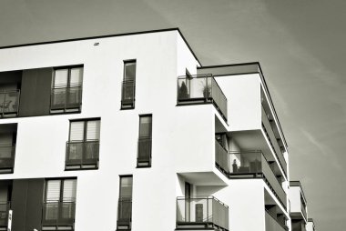 Modern apartman binası. siyah ve beyaz.
