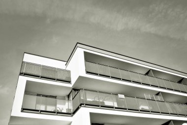 Modern apartman binası. siyah ve beyaz.