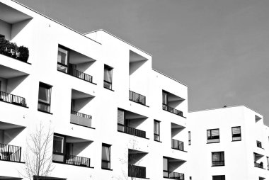 Modern apartman binası. siyah ve beyaz.