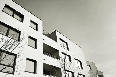 Modern apartman binası. siyah ve beyaz.