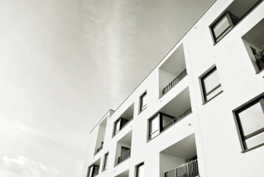 Modern apartman binası. siyah ve beyaz.