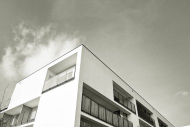 Modern apartman binası. siyah ve beyaz.