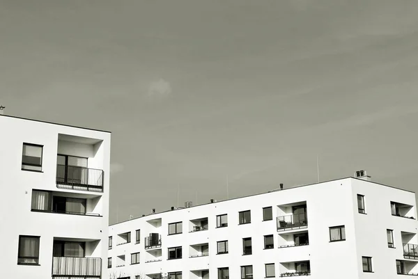 Modern apartment building.  Black and white. — Stock Photo, Image