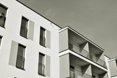 Modern apartman binası. siyah ve beyaz.