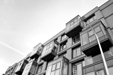 Modern apartman binası. siyah ve beyaz.