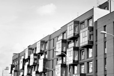 Modern apartman binası. siyah ve beyaz.