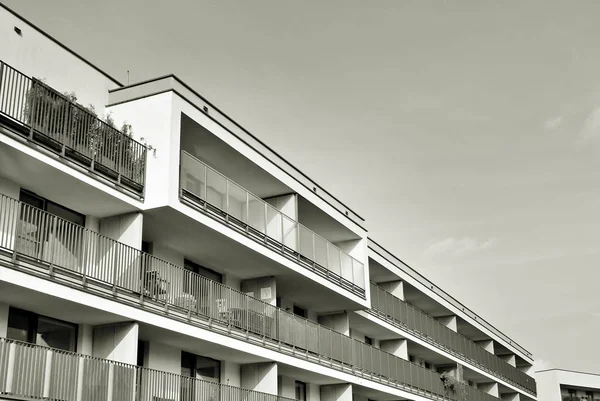 Modern apartment building.  Black and white. — Stock Photo, Image