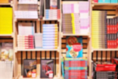 kitaplık veya kitapçı arka plan bulanık