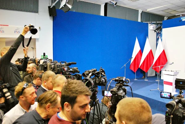 Press conference summarizing two years of the party's government — Stock Photo, Image