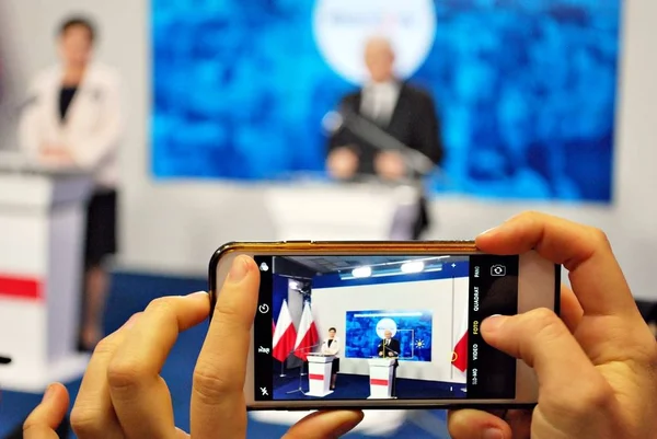 Conferência de imprensa resumindo dois anos do governo do partido — Fotografia de Stock