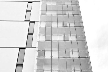 Modern apartman binası. siyah ve beyaz.