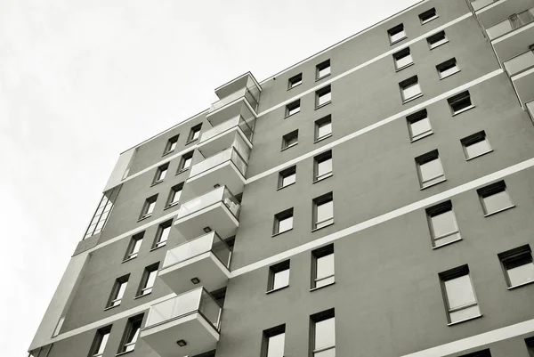 Modern apartment building.  Black and white. — Stock Photo, Image