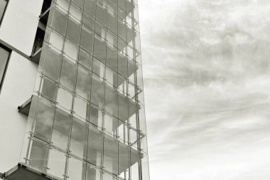 Modern apartman binası. siyah ve beyaz.