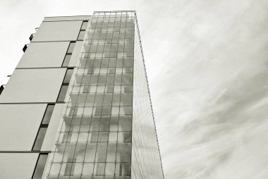 Modern apartman binası. siyah ve beyaz.