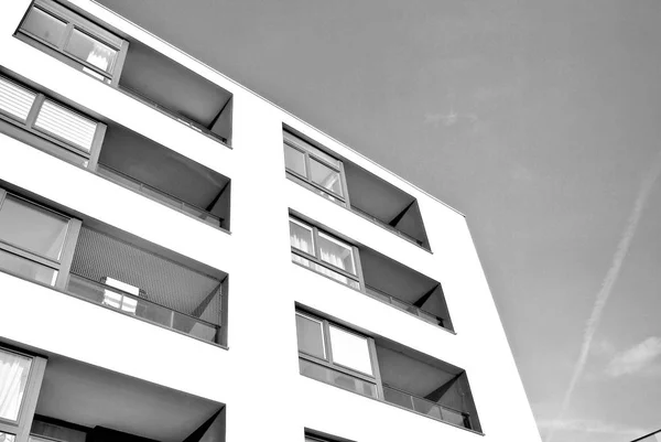 Modernos Edificios Apartamentos Día Soleado Con Cielo Azul Fachada Moderno — Foto de Stock