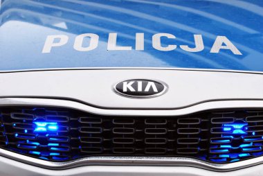 Varşova, Polonya. 1 Aralık 2017. Kia tohum Lehçe City polis arabası sokak.