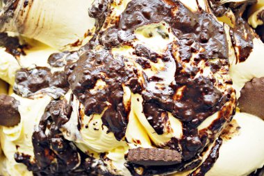 Doku dondurma. Dondurma kaşık dondurma dokulu arka plan üzerinde