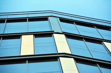 Şehirdeki modern ofis binası