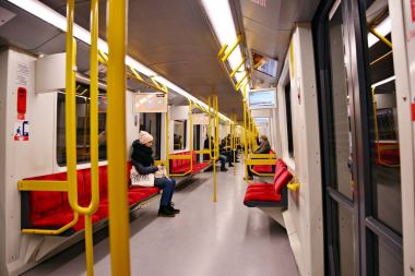 Varşova, Polonya. 13 Ocak 2018. Metro tren iç.