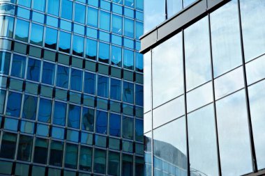 Şehirdeki modern ofis binası