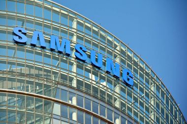 Varşova, Polonya. 13 Ocak 2018.Sign Samsung. Varşova Spire modern ofis binası.