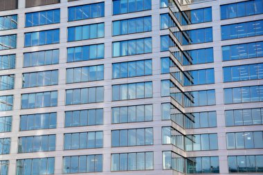 Şehirdeki modern ofis binası