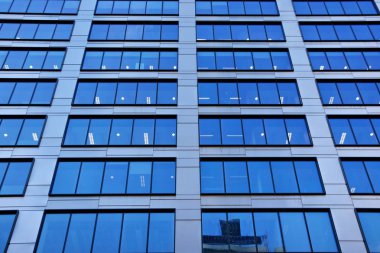 Şehirdeki modern ofis binası