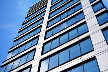 Şehirdeki modern ofis binası