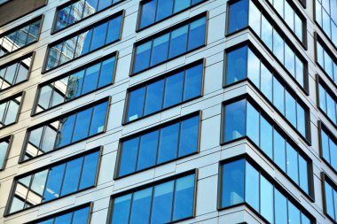 Şehirdeki modern ofis binası