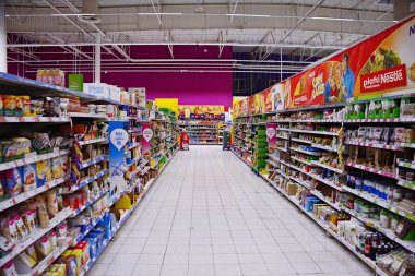 Varşova, Polonya. 13 Ocak 2018. Alışveriş Merkezi Tesco Polczynska