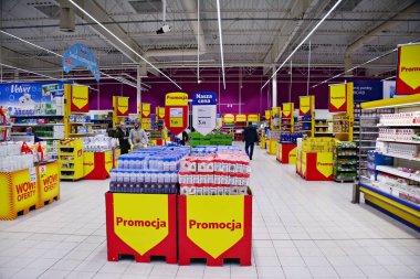 Varşova, Polonya. 13 Ocak 2018. Alışveriş Merkezi Tesco Polczynska
