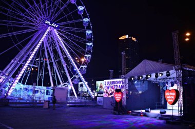 Varşova, Polonya. 13 Ocak 2018. Dönme dolap şehir merkezinde. Büyük orkestra Noel sadaka yardım kampanyası. Jurek Owsiak.