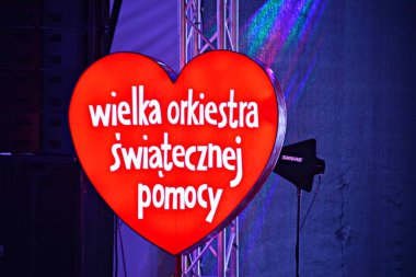 Varşova, Polonya. 13 Ocak 2018. Kırmızı kalp, sosyal yardım sembolü. Büyük orkestra Noel sadaka yardım kampanyası. Jurek Owsiak. 