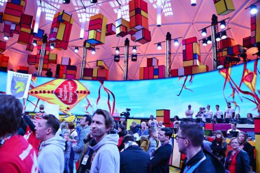 Varşova, Polonya. 14 Ocak 2017. Noel yardım kuruluşunun büyük orkestra tarafından 26 büyük final. Grand Finale Center geleneksel Taba Defilad Varşova bilim ve Kültür Sarayı'nın önünde yer alır.