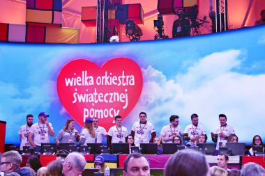 Varşova, Polonya. 14 Ocak 2017. Noel yardım kuruluşunun büyük orkestra tarafından 26 büyük final. Grand Finale Center geleneksel Taba Defilad Varşova bilim ve Kültür Sarayı'nın önünde yer alır.