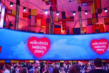 Varşova, Polonya. 14 Ocak 2017. Noel yardım kuruluşunun büyük orkestra tarafından 26 büyük final. Grand Finale Center geleneksel Taba Defilad Varşova bilim ve Kültür Sarayı'nın önünde yer alır.