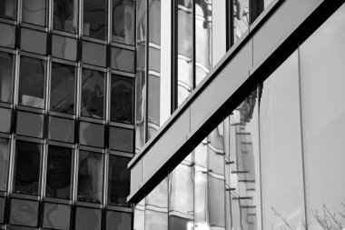 Modern ofis binası. Modern binanın mimari detaylar. Siyah ve beyaz.