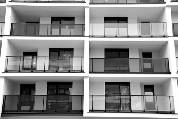 Prédios Apartamentos Modernos Fachada Moderno Edifício Apartamentos Preto Branco — Fotografia de Stock