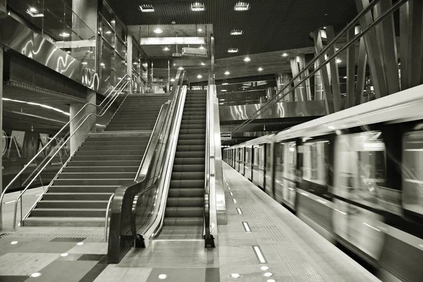 Станция Метро Черное Белое — стоковое фото